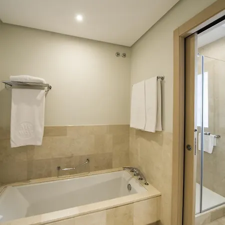 Apartman Amazing Golf Retreat & Sunny 2bdr Suite, Jacuzzi *