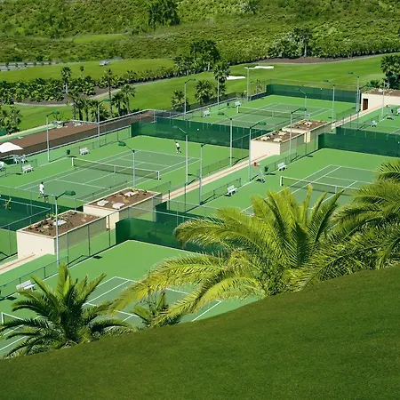 Amazing Golf Retreat & Sunny 2bdr Suite, Jacuzzi Apartman